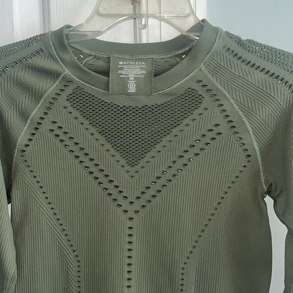 Athleta Oxygen Long Sleeve Top Olive Green Sz X-Small - Picture 5 of 9
